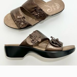 Dansko Donna Brown Leather Floral Slide Sandals Womens EU 39 US 8